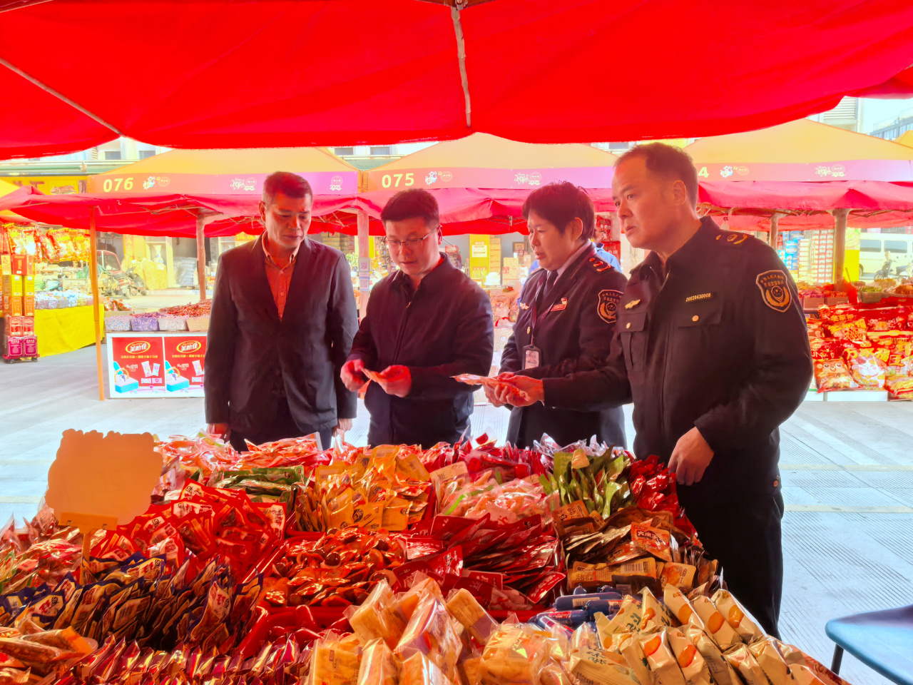 嚴(yán)監(jiān)管，護(hù)年味 柳州市場(chǎng)監(jiān)管筑牢食用農(nóng)產(chǎn)品批發(fā)安全防線